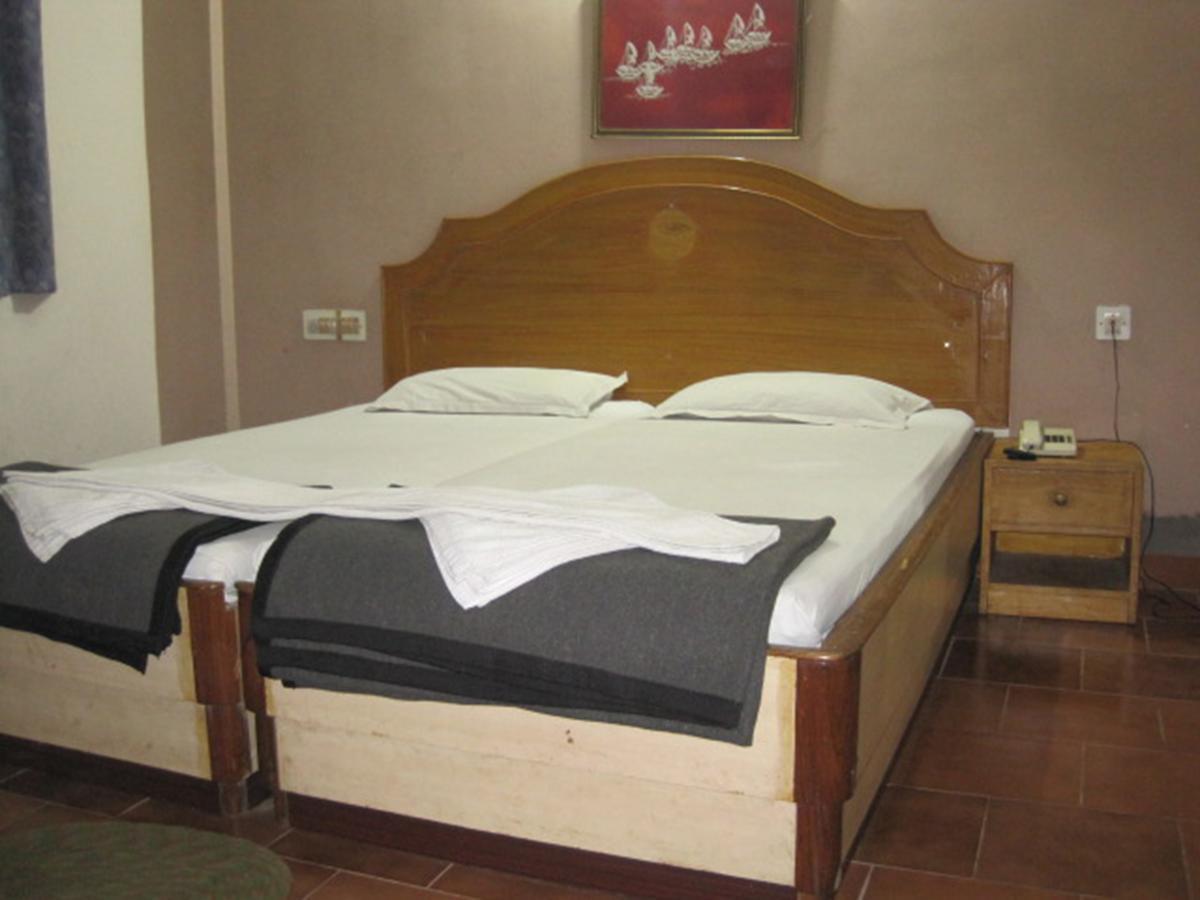 Hotel Arya Palace Puri Εξωτερικό φωτογραφία